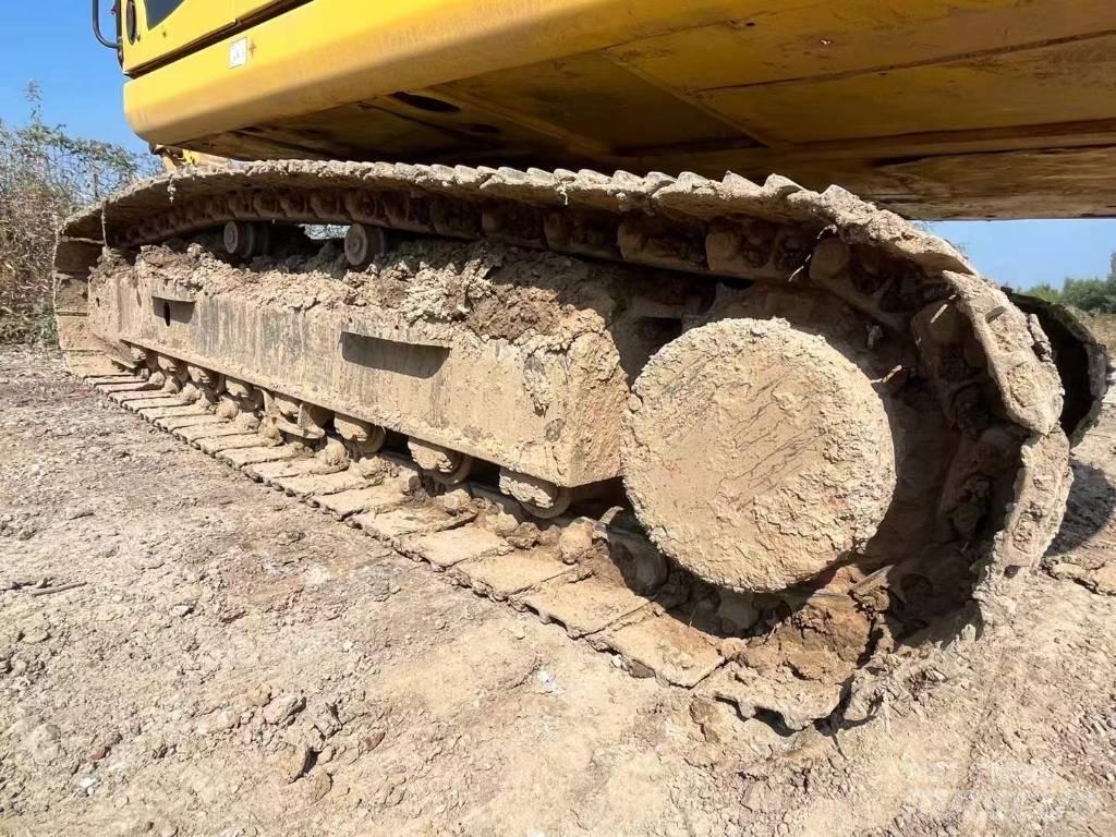 Komatsu PC 220 Beltegraver