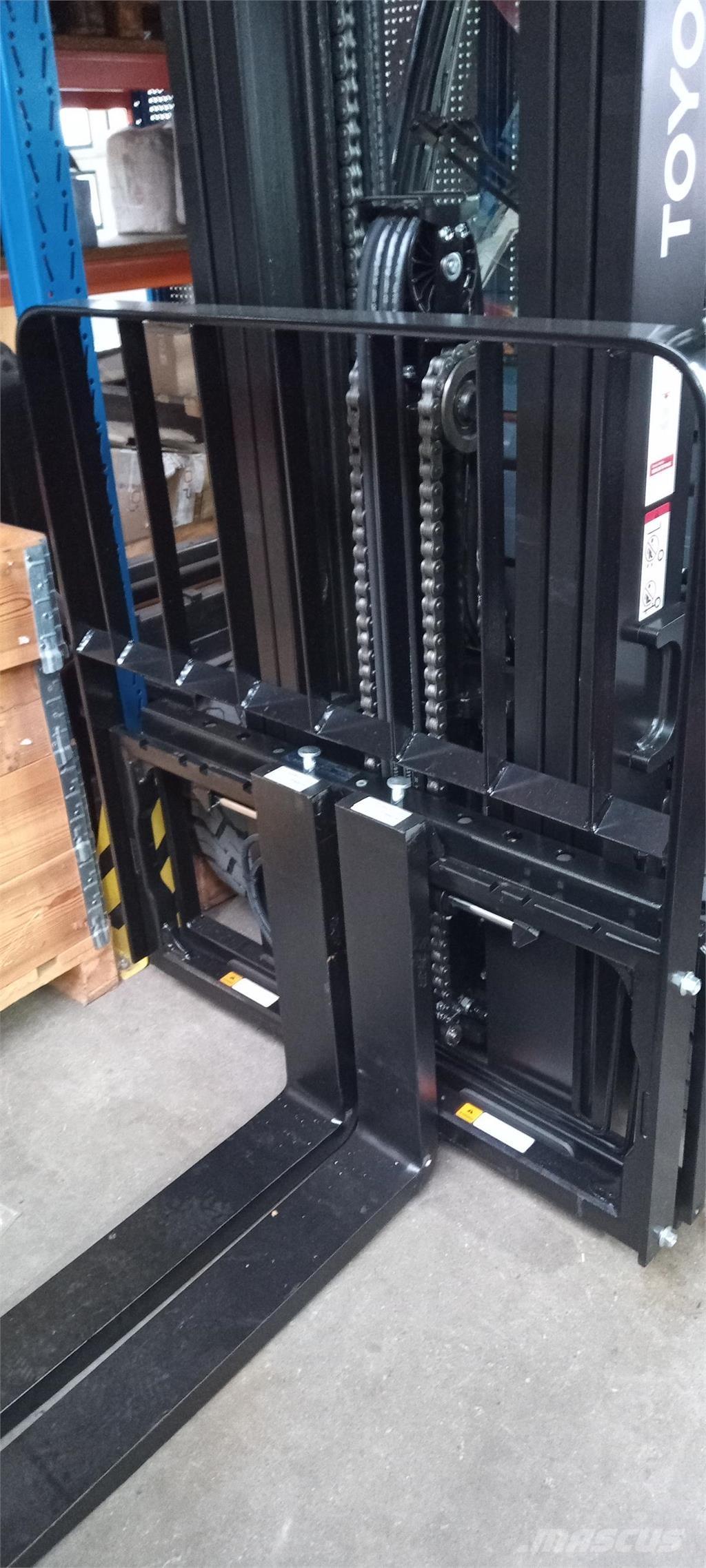 Toyota 52-8FDF30 Diesel Trucker