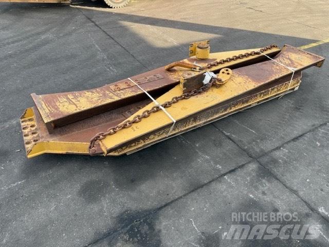 CAT 735 TAIL GATE Rammestyrte Dumpere