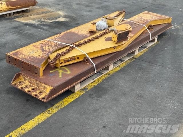 CAT 735 TAIL GATE Rammestyrte Dumpere