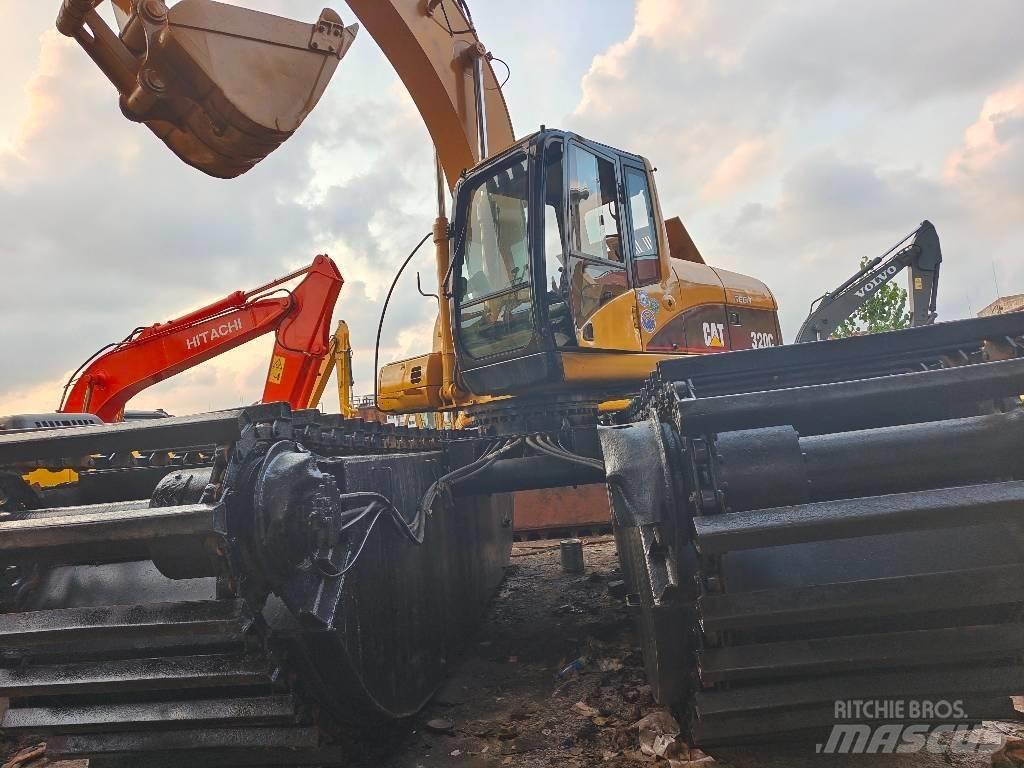 CAT 320 C Amfibiske Gravemaskiner