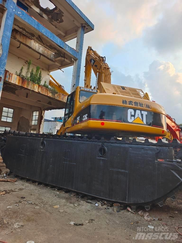 CAT 320 C Amfibiske Gravemaskiner