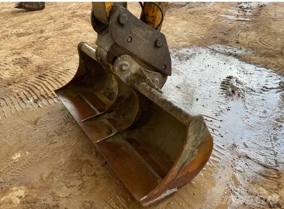 JCB JS 130 LC Beltegraver
