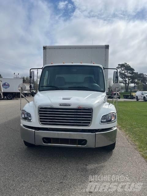 Freightliner M2106 Skapbiler