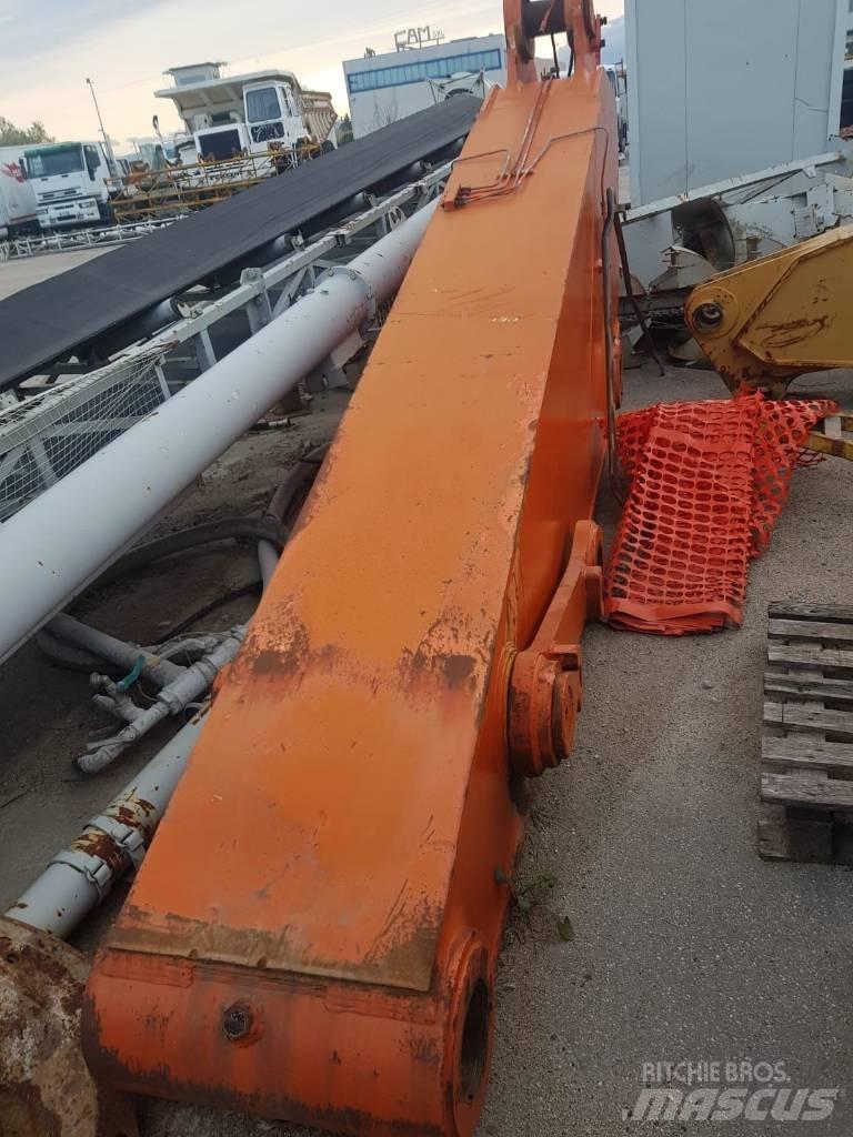 Hitachi EX700 Bommer og stikker