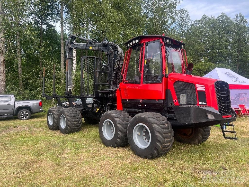 Komatsu 835 Lassbærere