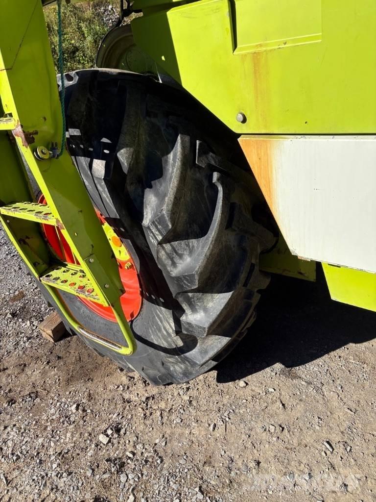 CLAAS Dominator 68 Skurtreskere
