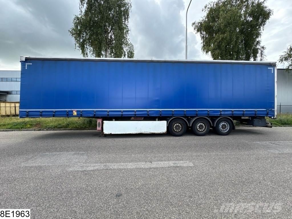 Fruehauf Tautliner Gardintrailer