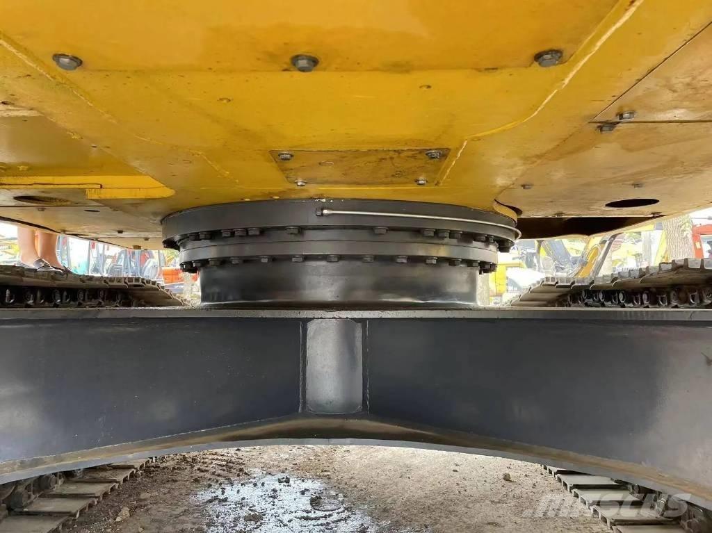 Komatsu PC240-8 Beltegraver
