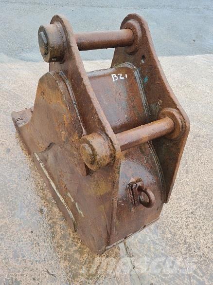  18 BUCKET, 60mm PINS Skuffer