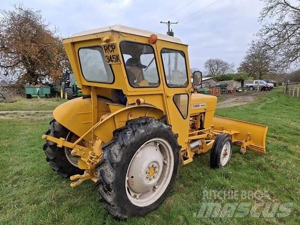 Ford 2000 TRACTOR Anlegg - Annet