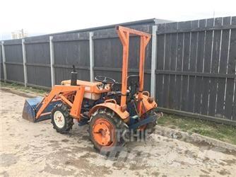 Kubota B7100D Traktorgravere