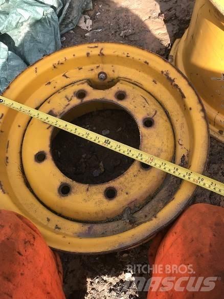  MASSEY FRONT WHEEL Dekk, hjul og felger