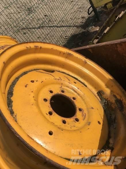  MASSEY REAR WHEEL Dekk, hjul og felger