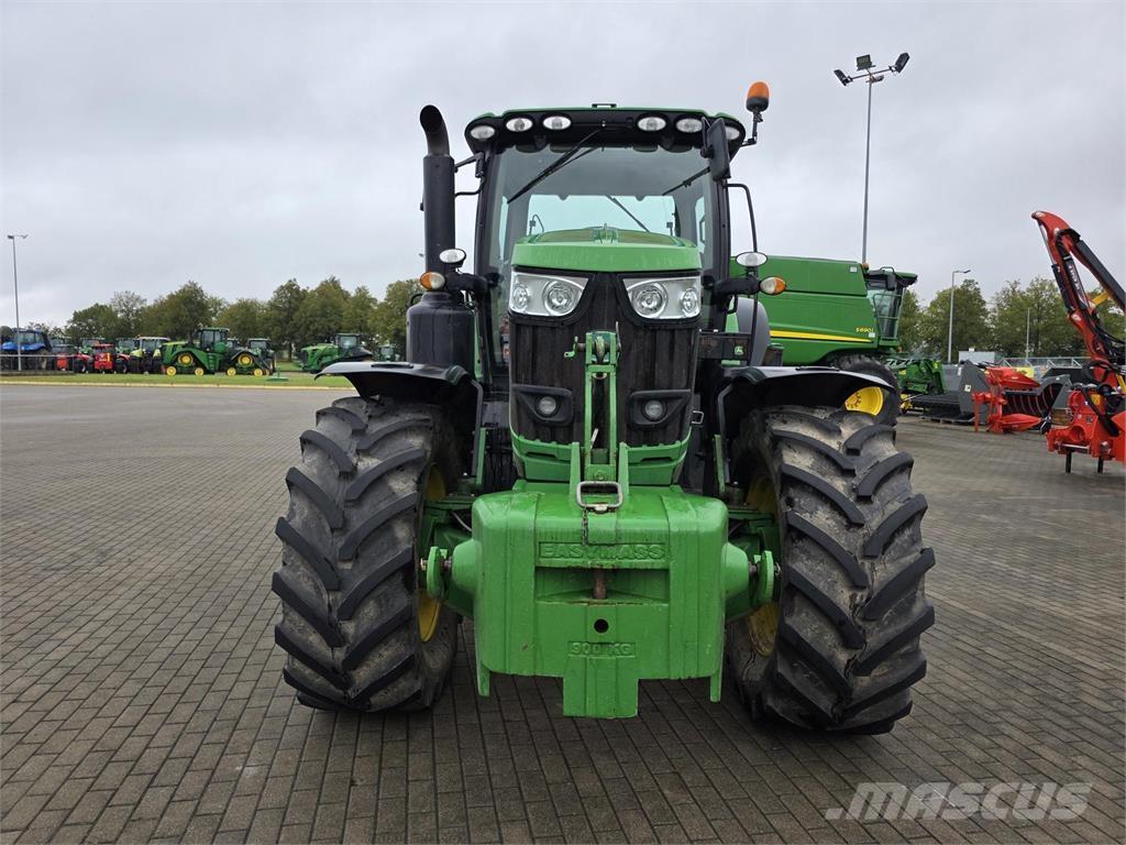 John Deere 6215R Traktorer