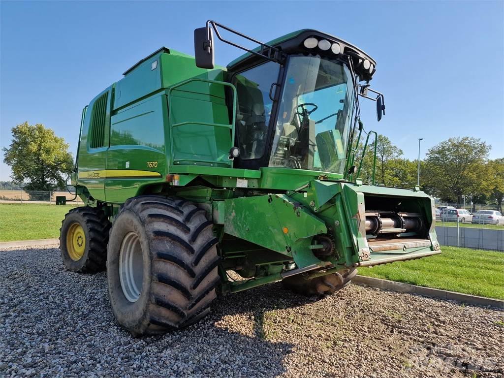 John Deere T670 Skurtreskere