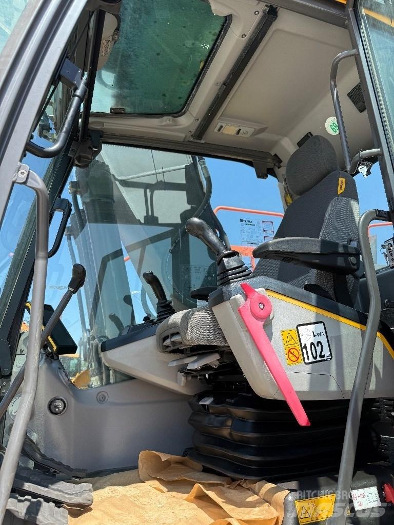 Volvo EC 220 E Beltegraver