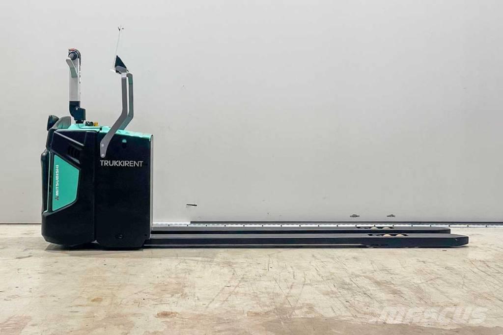 Mitsubishi PBV 20 N2 Lavtløftende truck med platform