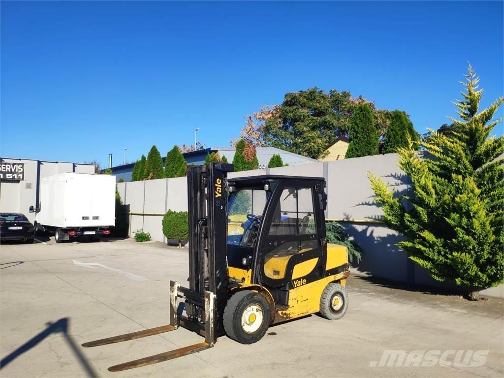 Yale GDP35VX Diesel Trucker
