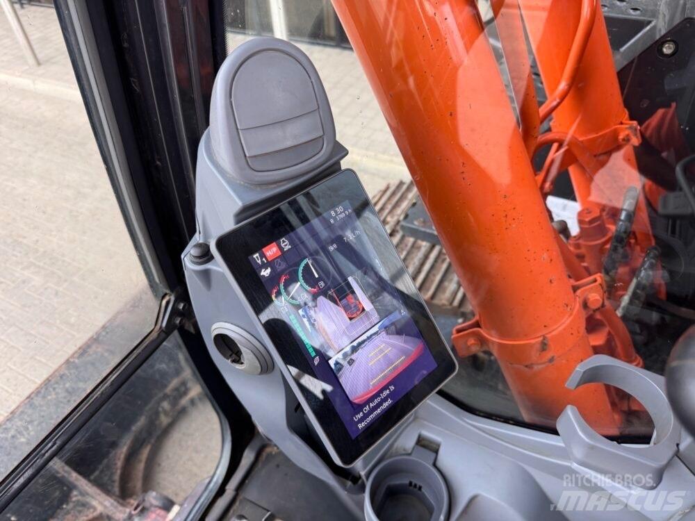 Hitachi ZX135USBL-7 Beltegraver