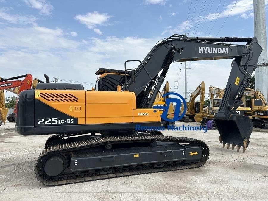 Hyundai 225LC-9S Beltegraver