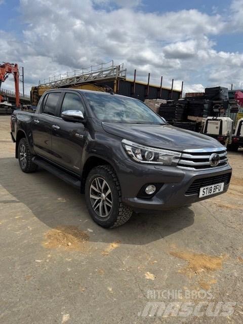 Toyota Hilux Pickup/planbiler
