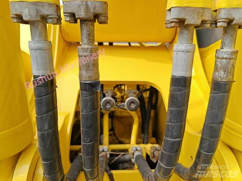 Komatsu PC 220-8 Beltegraver