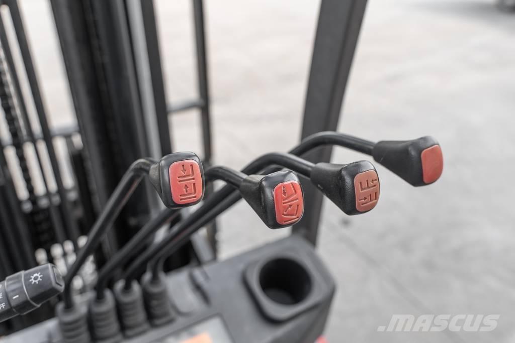 Manitou MI 25 D Diesel Trucker