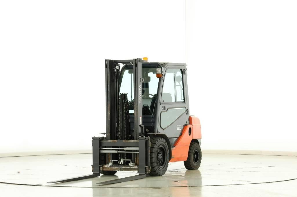 Toyota 02-8-FDF-30 Diesel Trucker