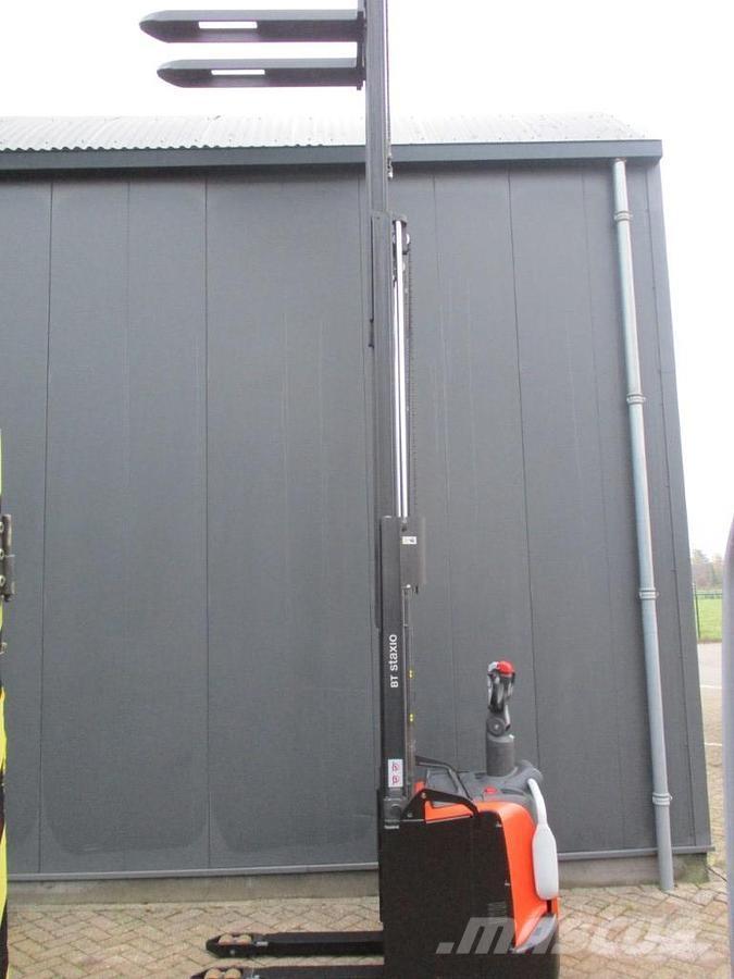 Toyota SPE120 Lavtløftende truck med platform