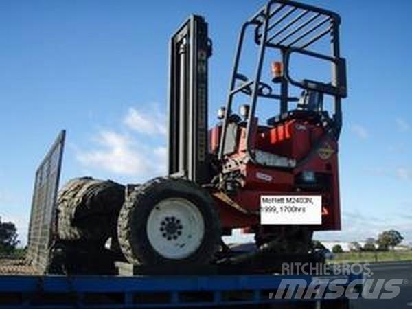 Moffett M2403N Terrenggående gaffeltruck