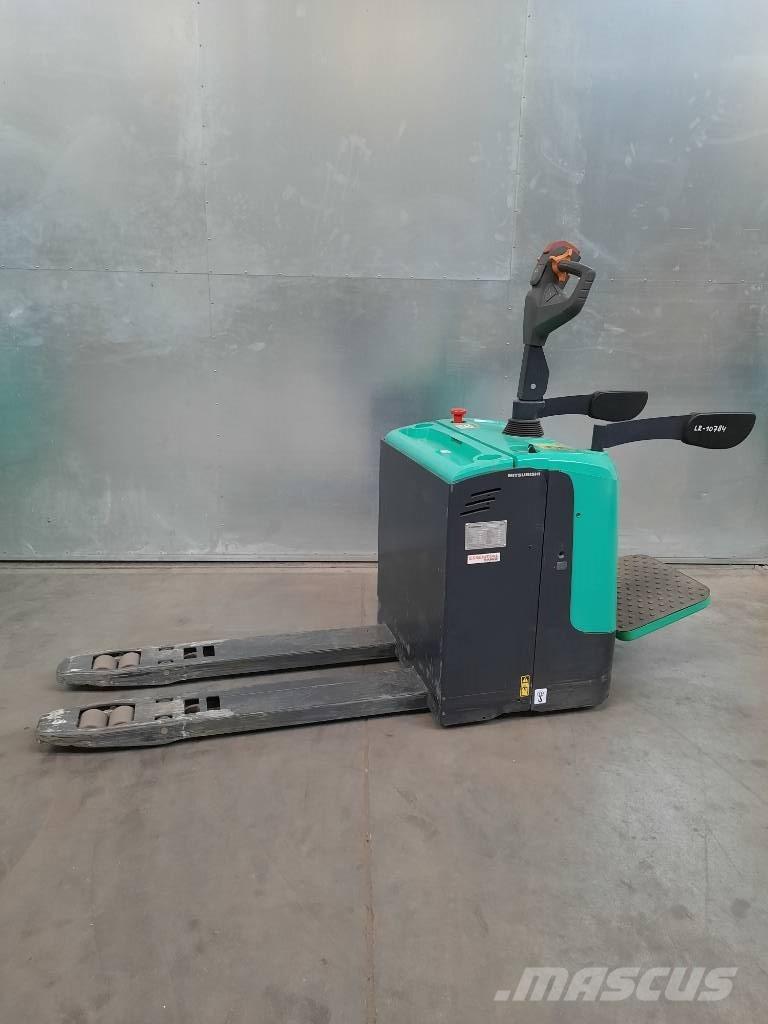 Mitsubishi PBV 20 QL Lavtløftende truck med platform