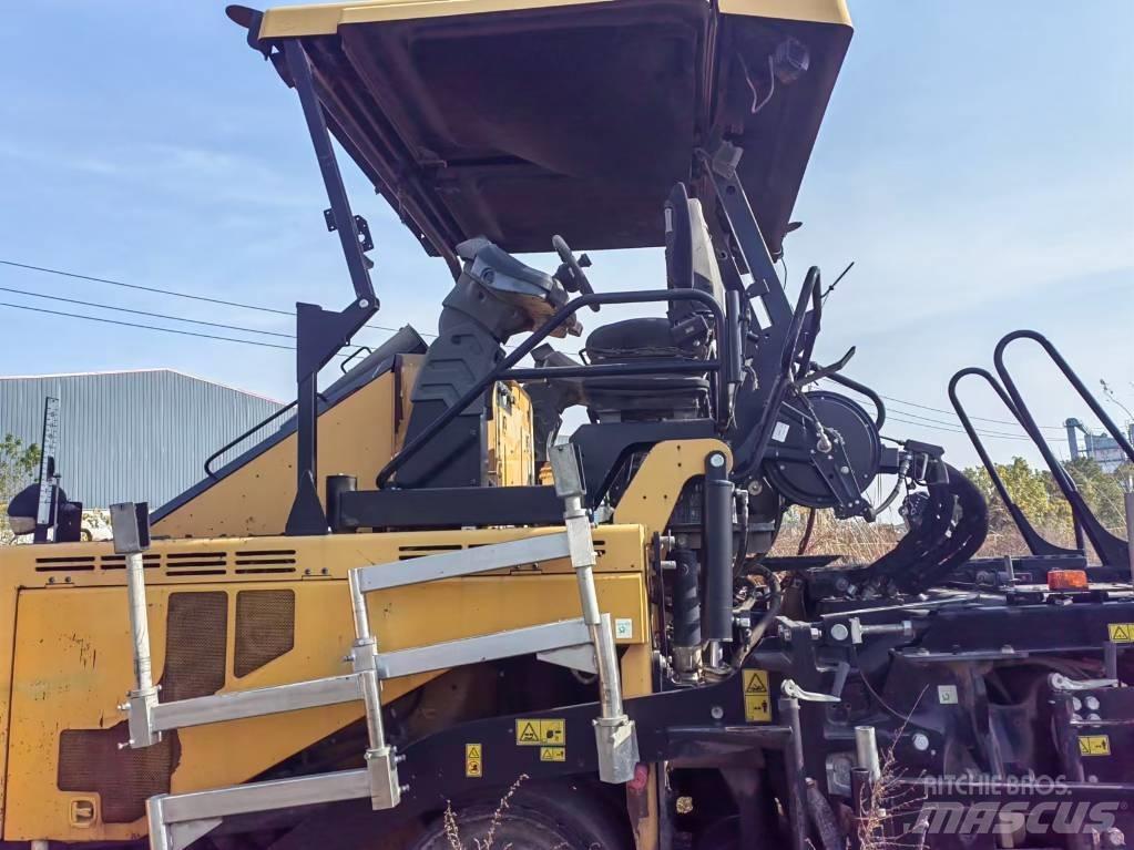 CAT AP655F Asfaltutleggere