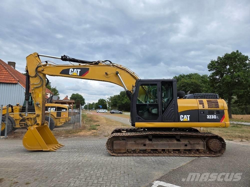 CAT 323DL Beltegraver