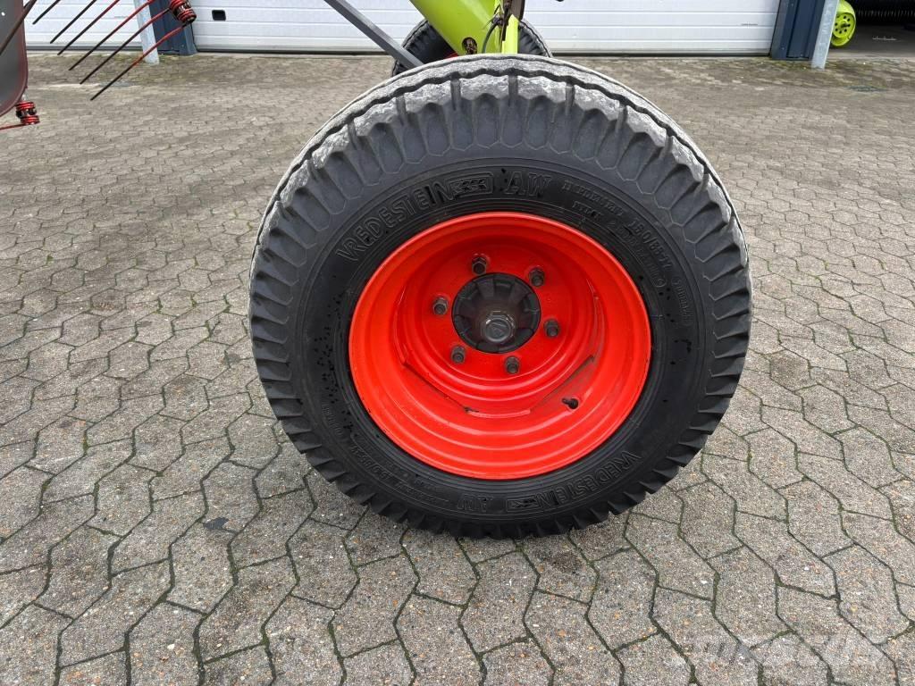 CLAAS Liner 2900 Raker og høyvendere
