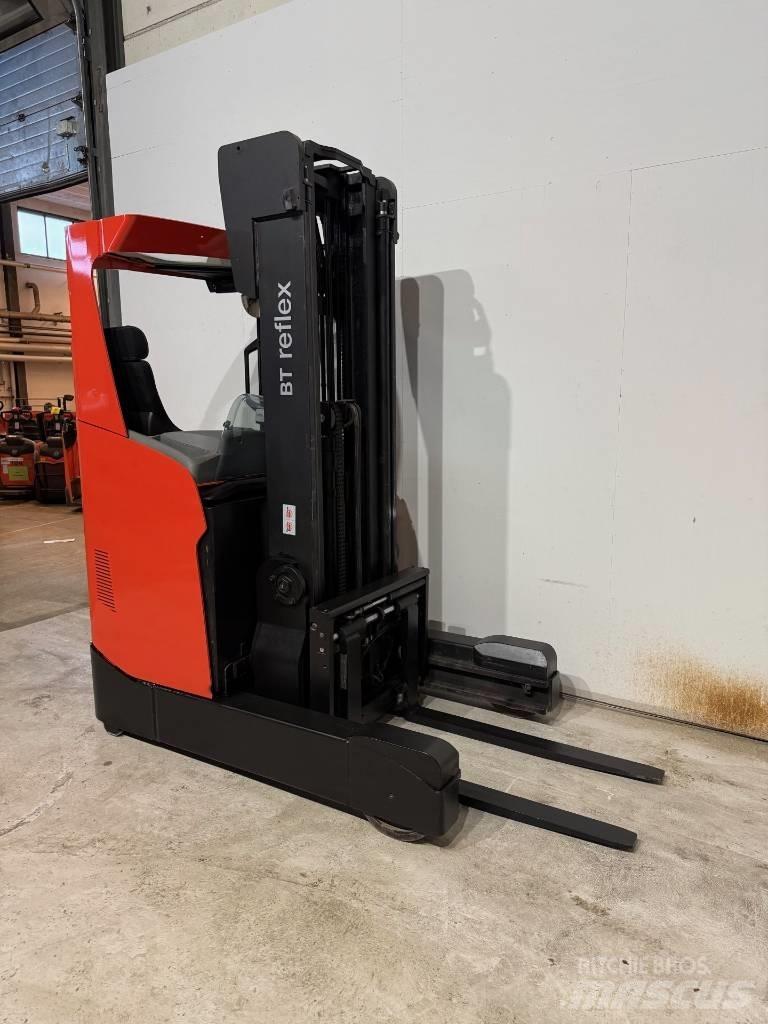 Toyota truck RRE200H Skyvemasttruck