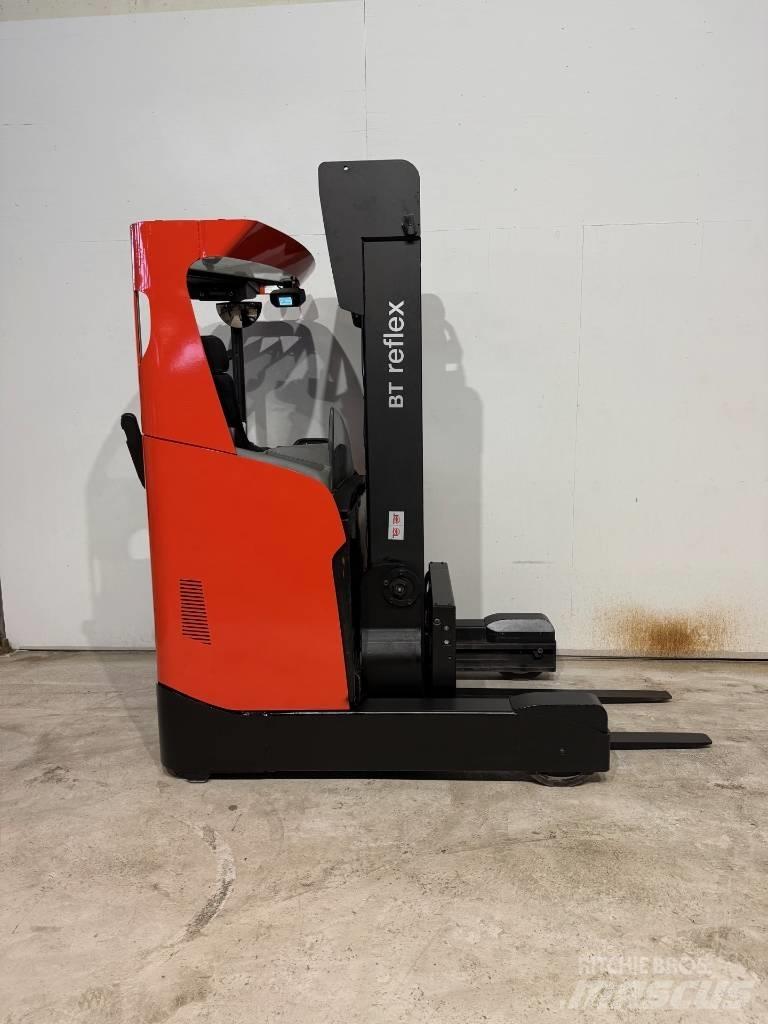 Toyota truck RRE200H Skyvemasttruck
