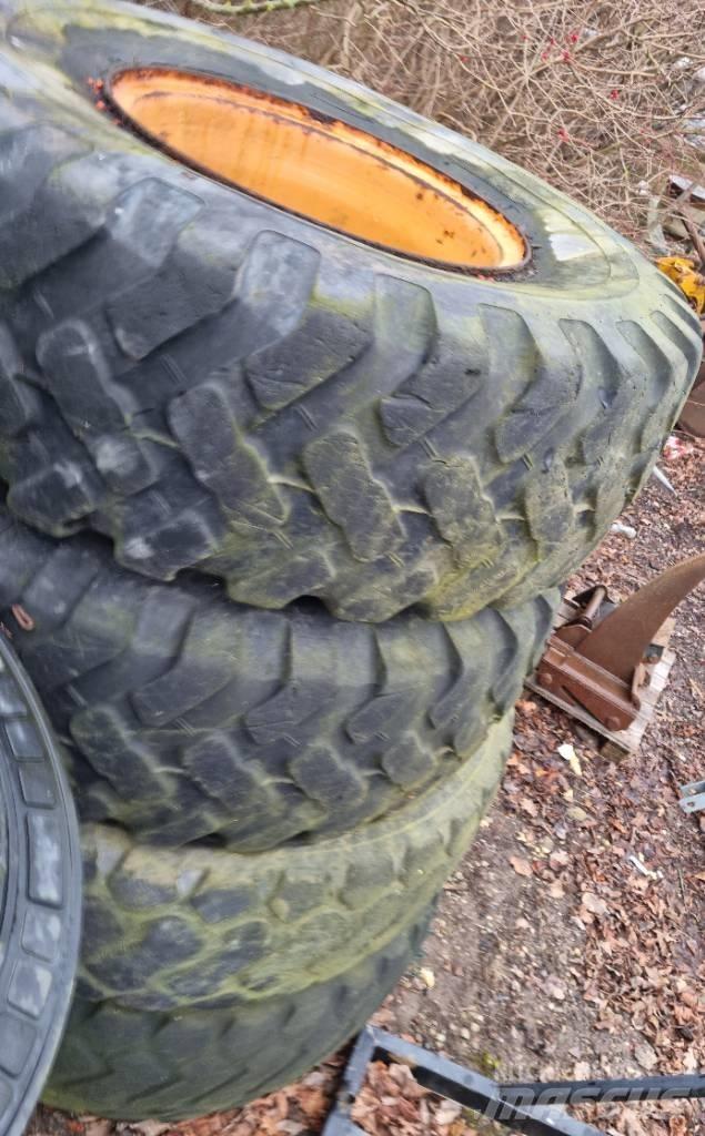  Dæk og fælg Case 721 Hjullastere