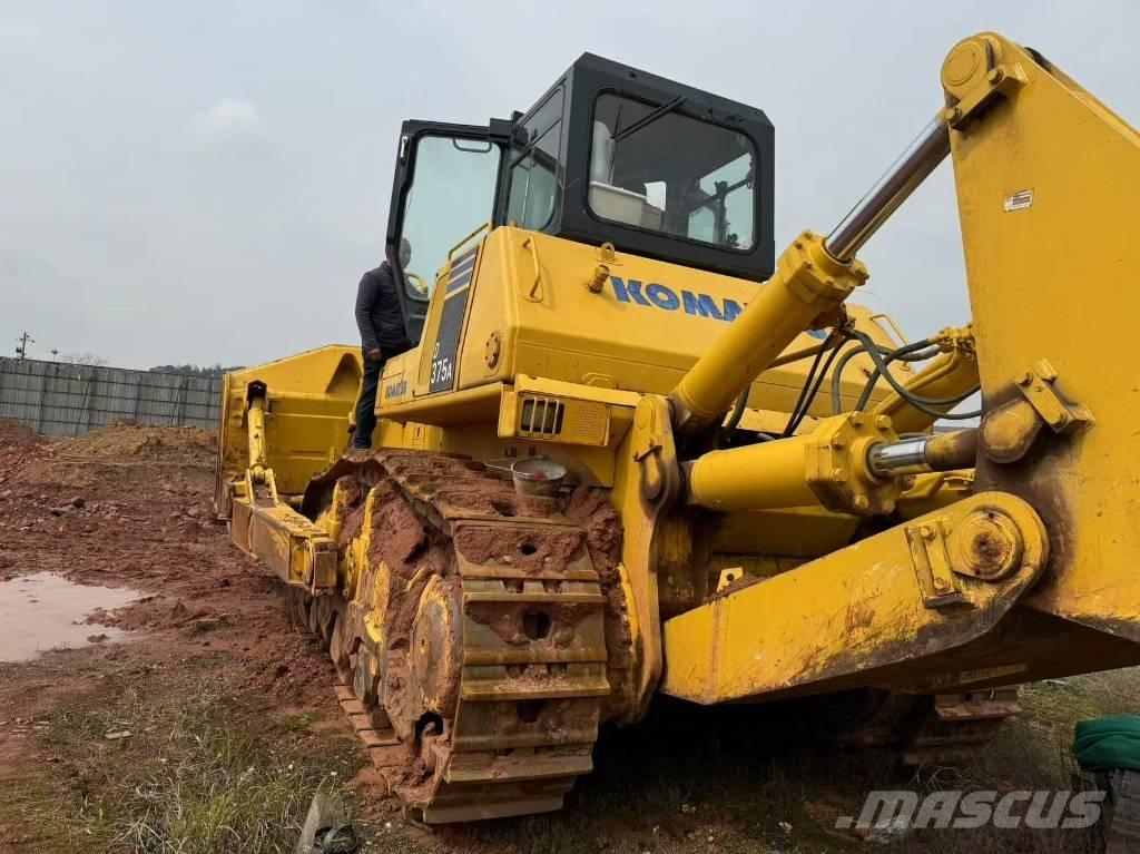 Komatsu D 375 A Dozere Beltegående