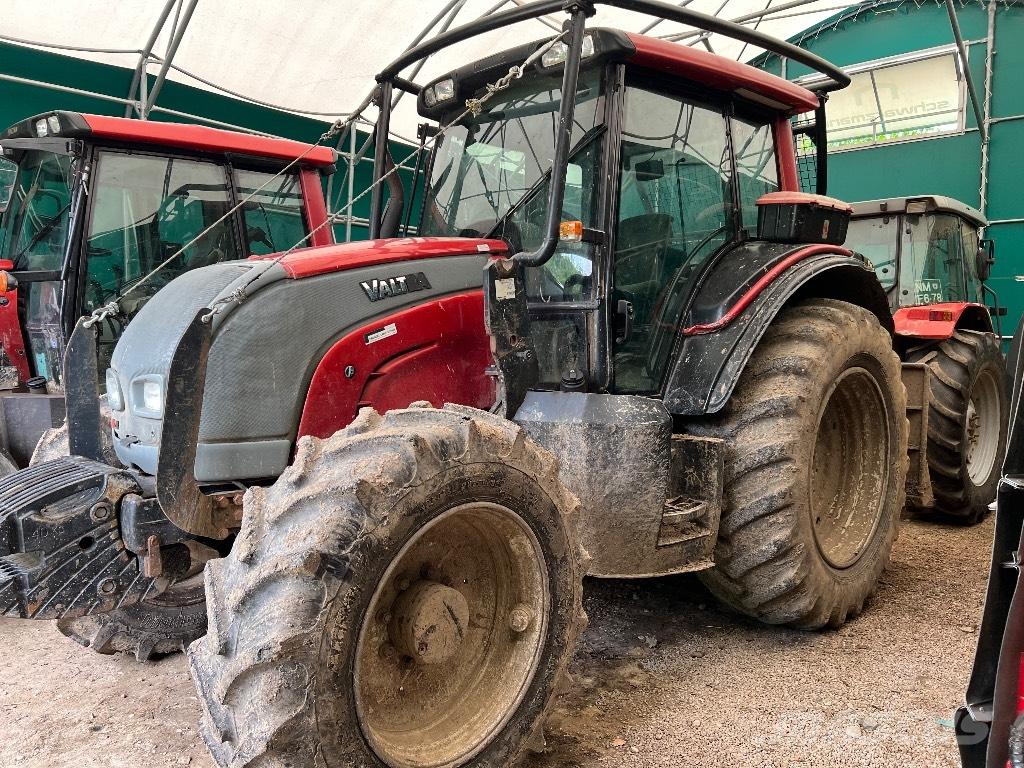 Valtra N 121 Traktor med skogsutstyr