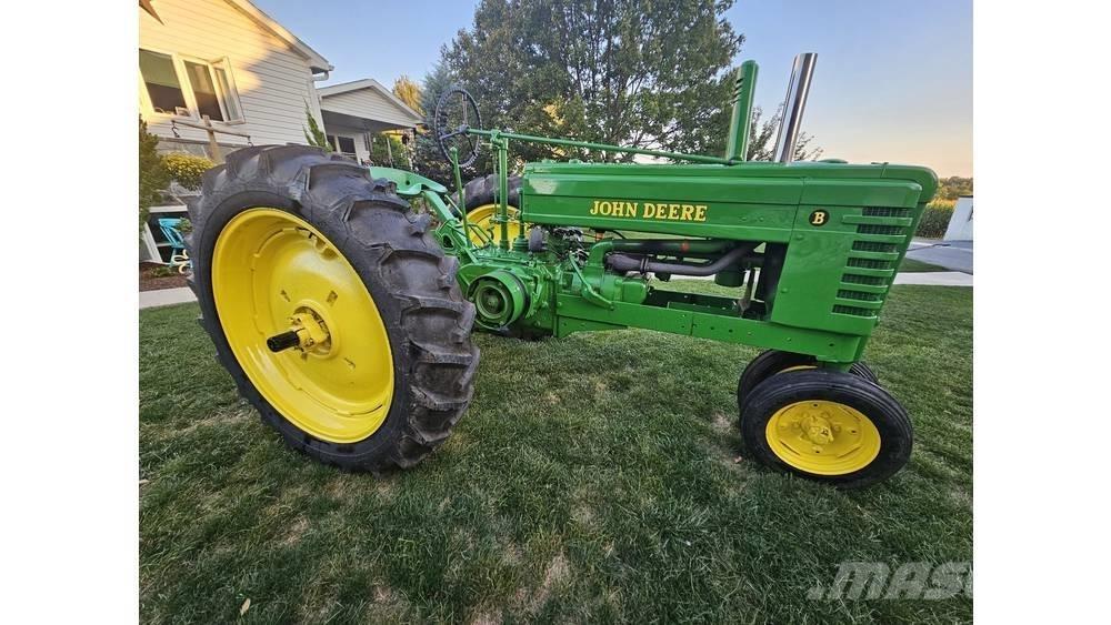 John Deere B Gravemaskiner