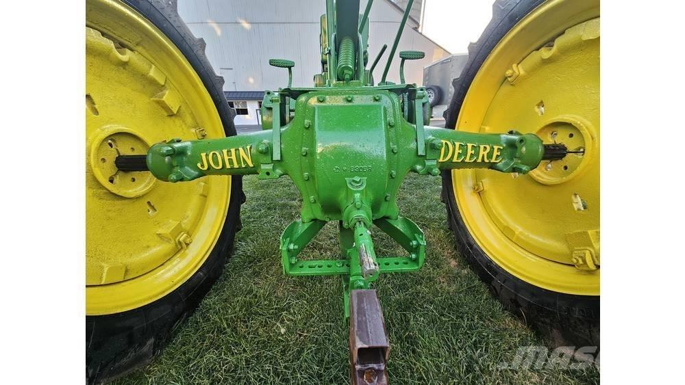 John Deere B Gravemaskiner