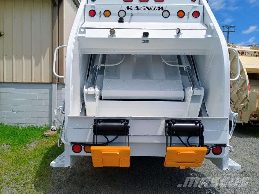 International 7400 Renovasjonsbil