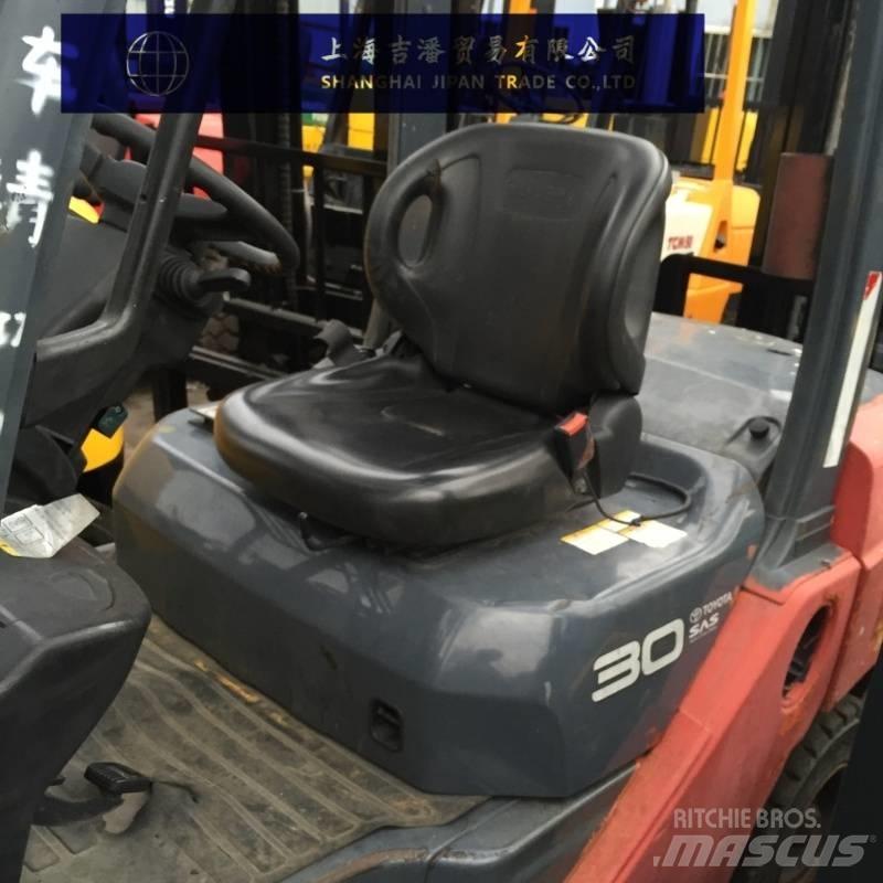 Toyota 8 FD 30 Diesel Trucker