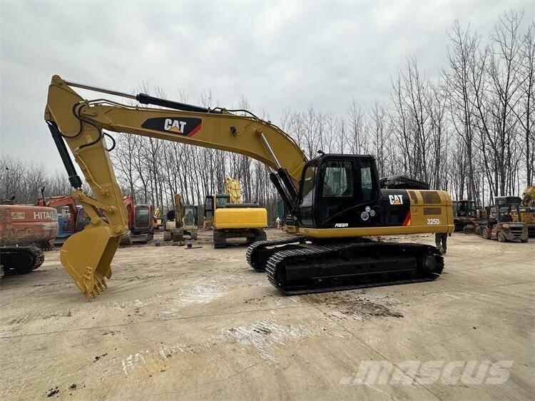 CAT 325D2 Beltegraver