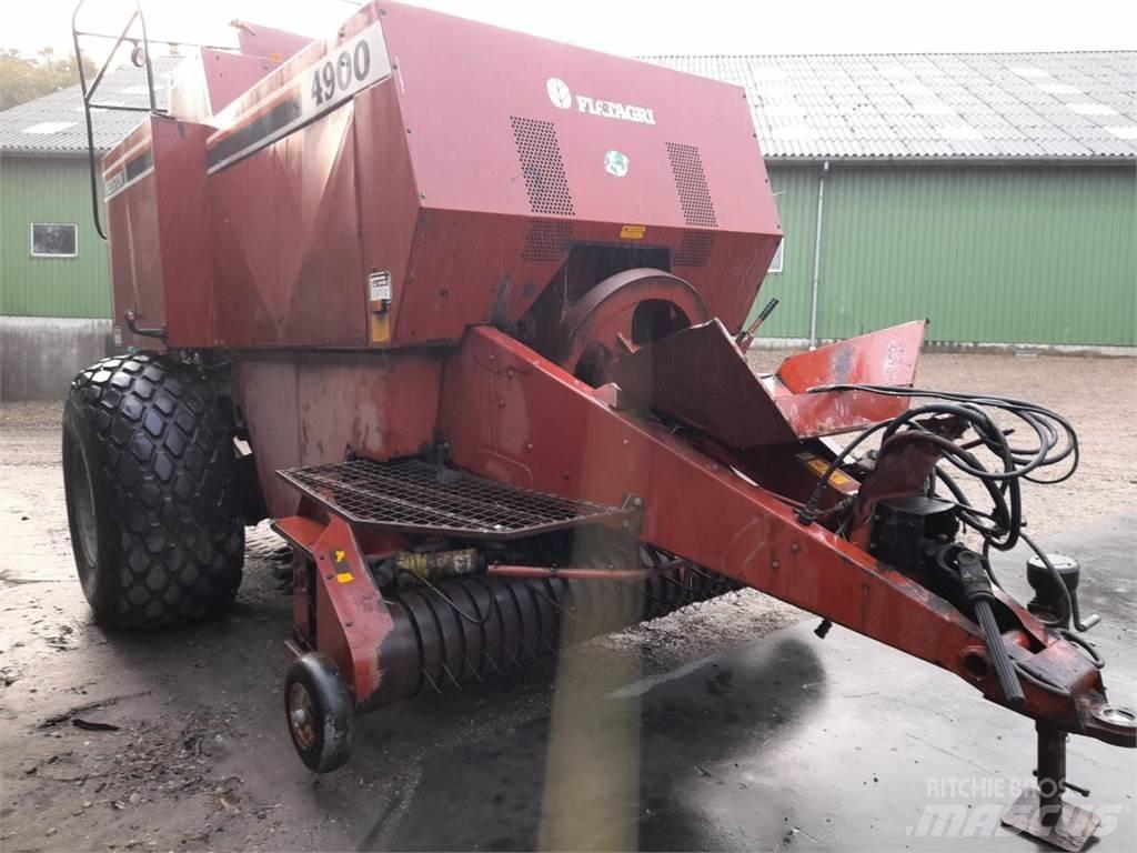 Hesston 4900 Traktorer