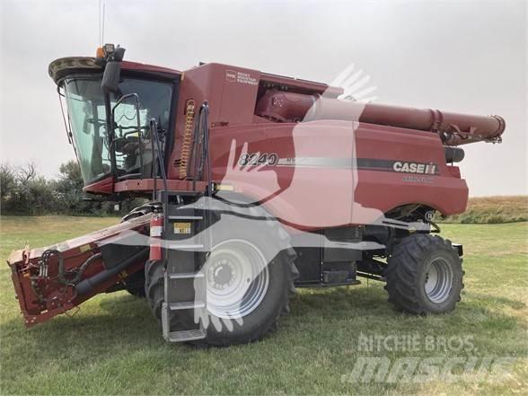 Case IH 8240 Skurtreskere