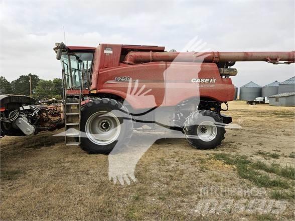 Case IH 8250 Skurtreskere