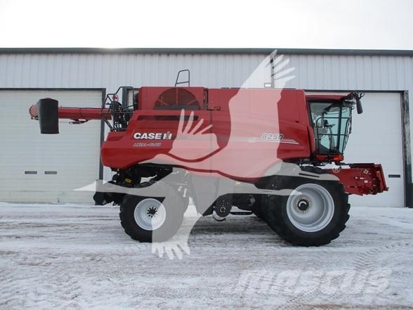 Case IH 8250 Skurtreskere