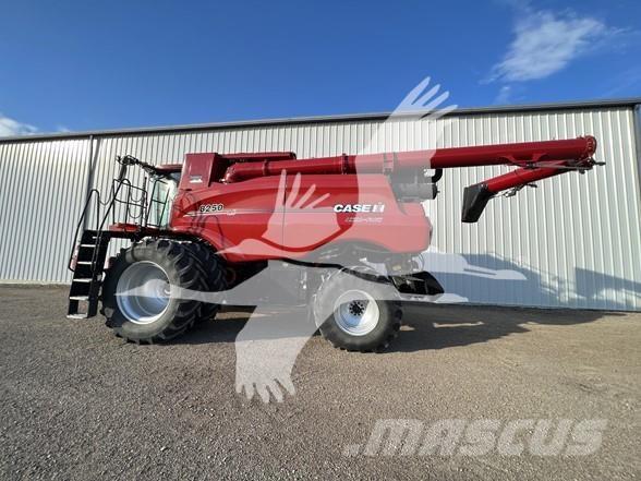 Case IH 8250 Skurtreskere